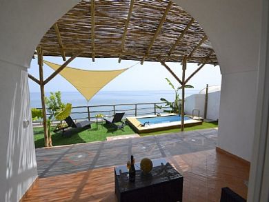 Private villa sleeps 6 in Praiano with pool by the Sea